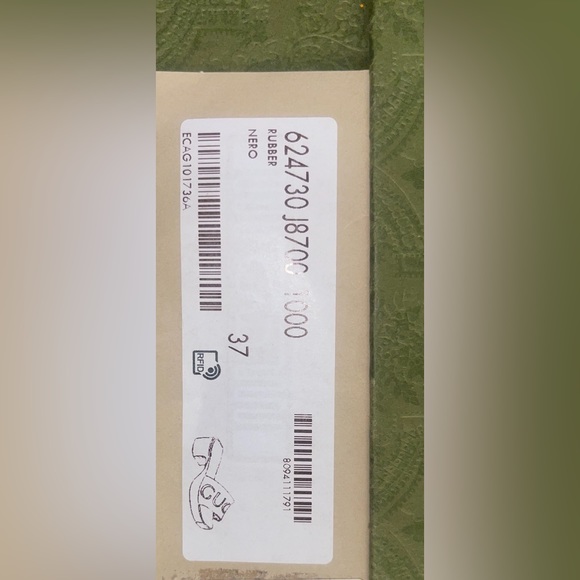 Gucci Rubber slide sandal Black  NOO SCAMMERS!! SCAMMERS WILL BE INVESTIGATED - Picture 2 of 9